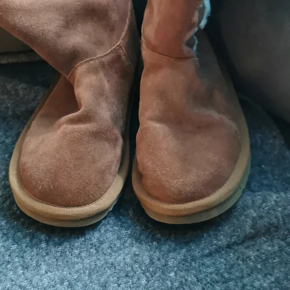 Uggs - Picture 6 of 7